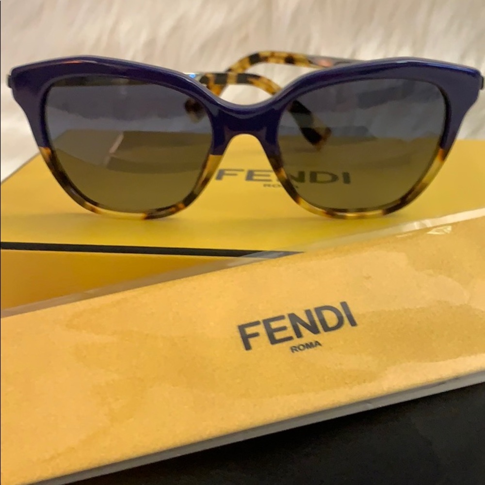 FENDI SHADES - Picture 4 of 8